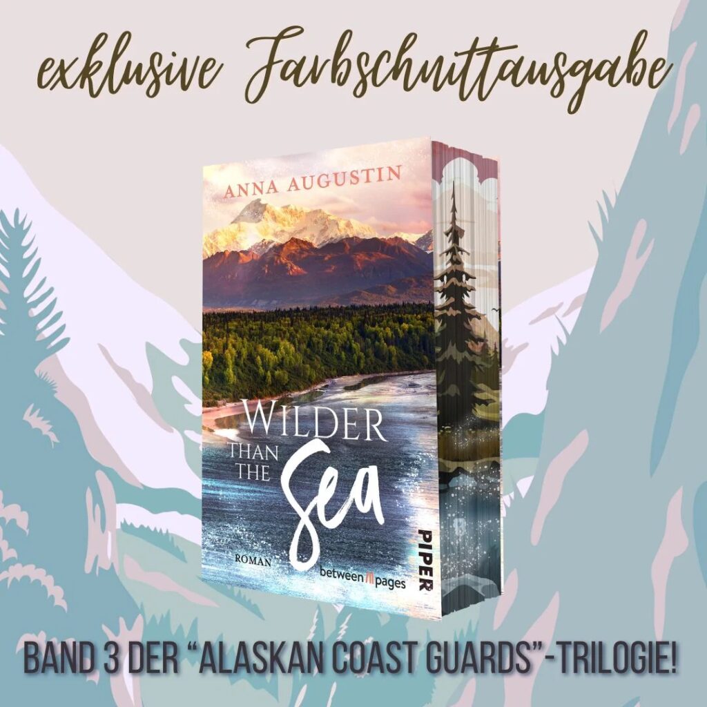 Cover des Romans Wilder than the Sea von Anna Augustin mit exklusivem Buchmädchen-Farbschnitt, Ozeanküste vor einem dichten Wald, im Hintergrund ein Bergmassiv vom Sonnenuntergang beleuchtet, rosafarbener Himmel